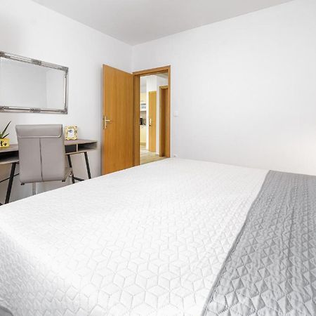 Apartments Vesna Vodice Esterno foto